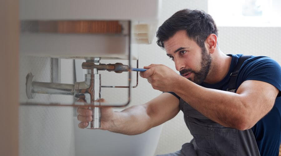 Professional water heater installation services in Mechanicsburg, IL